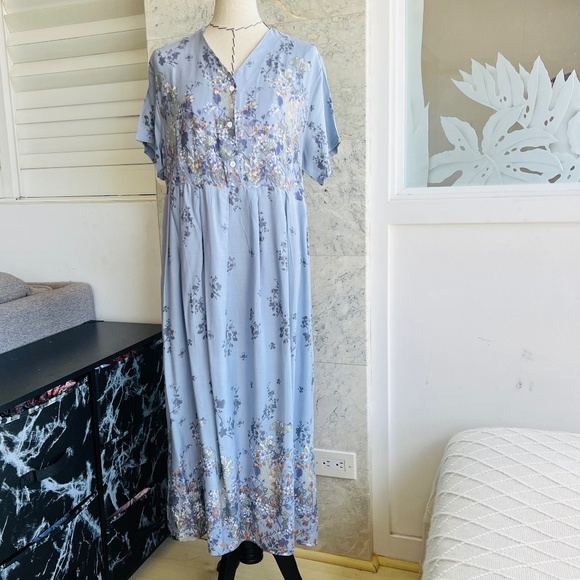 Flowery Dress with Pocket and Buttons, Tropical Design - Picture 7 of 11